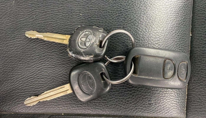 2012 Toyota Etios Liva GD, Diesel, Manual, 1,23,292 km, Key Close Up