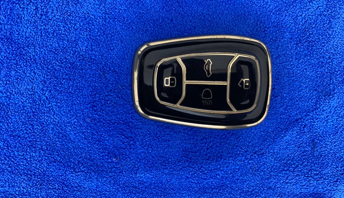 2021 Tata ALTROZ XZ PETROL, Petrol, Manual, 26,765 km, Key Close Up