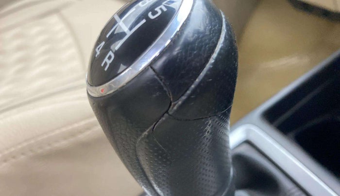 2017 Maruti Dzire ZXI PLUS, Petrol, Manual, 60,486 km, Gear lever - Knob has minor damage