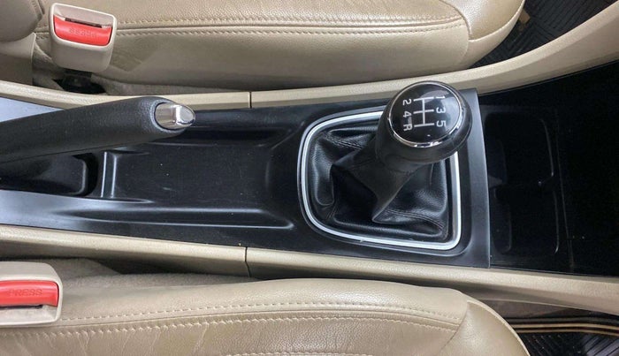 2017 Maruti Ciaz ZXI+, Petrol, Manual, 42,056 km, Gear Lever