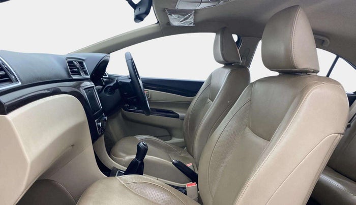 2017 Maruti Ciaz ZXI+, Petrol, Manual, 42,056 km, Right Side Front Door Cabin