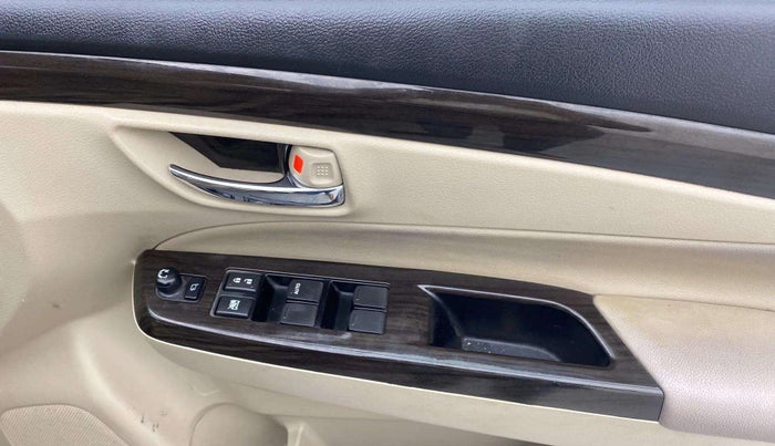2017 Maruti Ciaz ZXI+, Petrol, Manual, 42,056 km, Driver Side Door Panels Control