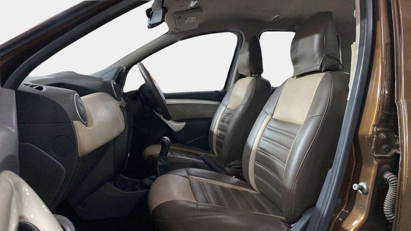 2013 Renault Duster RXL PETROL, Petrol, Manual, 38,705 km, Right Side Front Door Cabin
