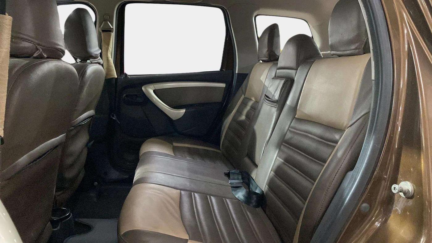 2013 Renault Duster RXL PETROL, Petrol, Manual, 38,705 km, Right Side Rear Door Cabin