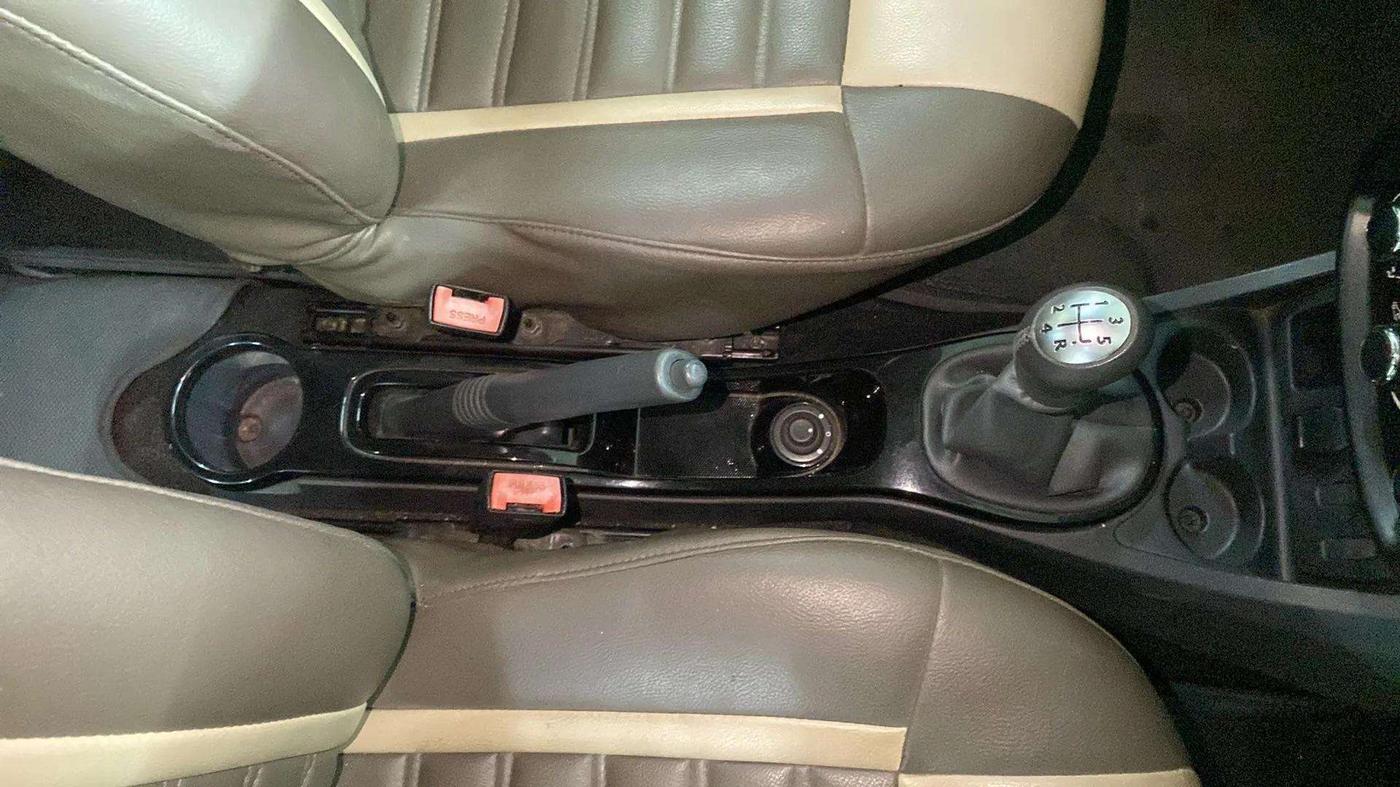 2013 Renault Duster RXL PETROL, Petrol, Manual, 38,705 km, Gear Lever