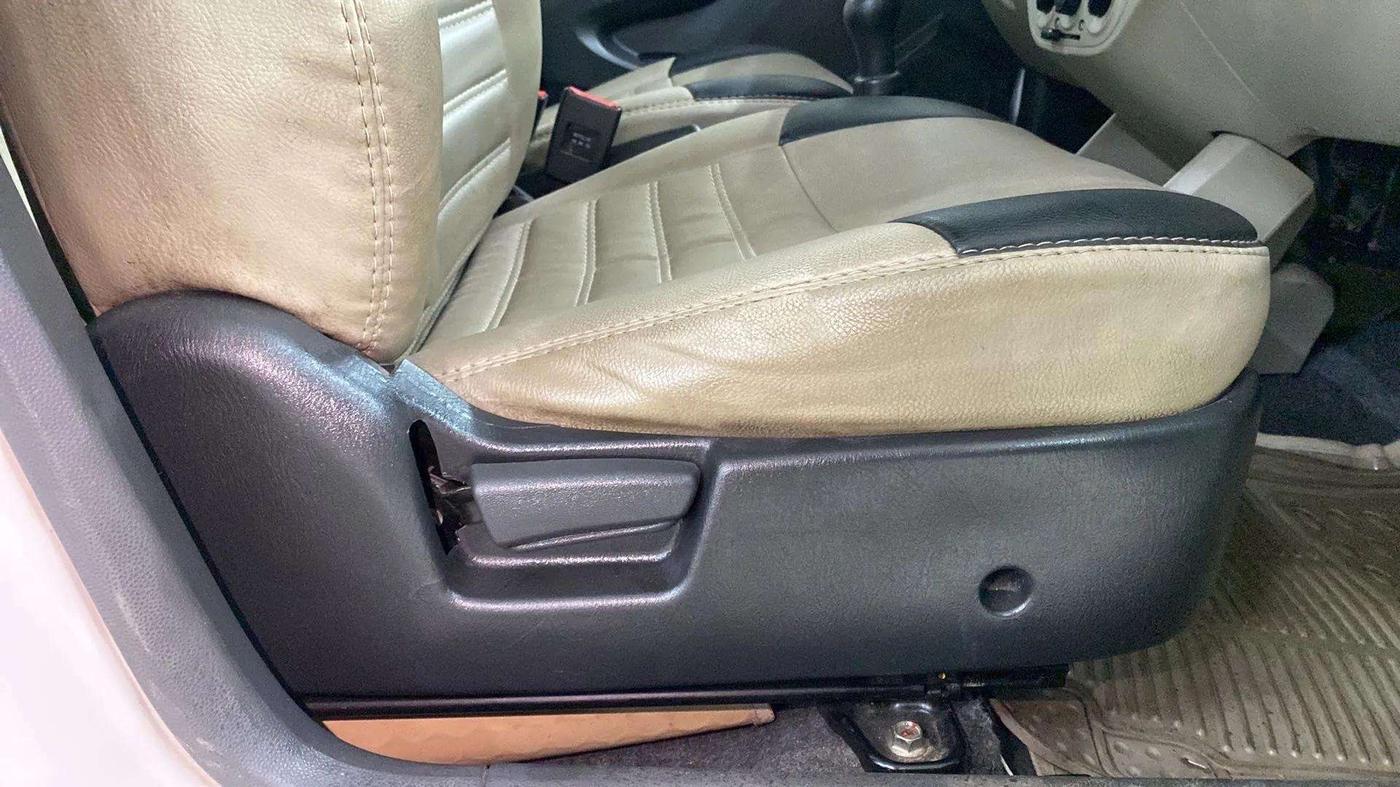 2016 Maruti Alto K10 VXI, Petrol, Manual, 26,933 km, Driver Side Adjustment Panel
