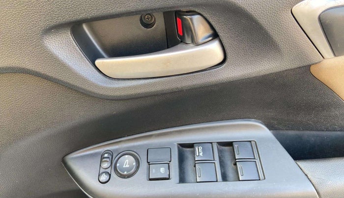 2017 Honda Jazz 1.2L I-VTEC V AT, Petrol, Automatic, 52,639 km, Driver Side Door Panels Control