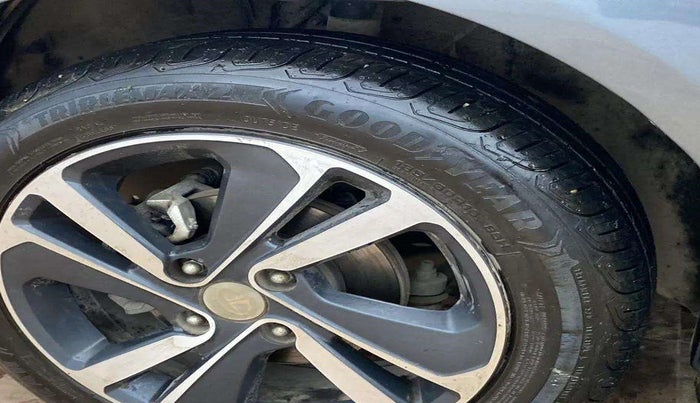 2022 Tata ALTROZ XZA, Petrol, Automatic, 34,805 km, Left front tyre - Minor crack