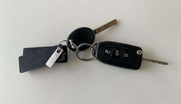 2019 Tata TIAGO NRG PETROL, Petrol, Manual, 69,834 km, Key Close Up