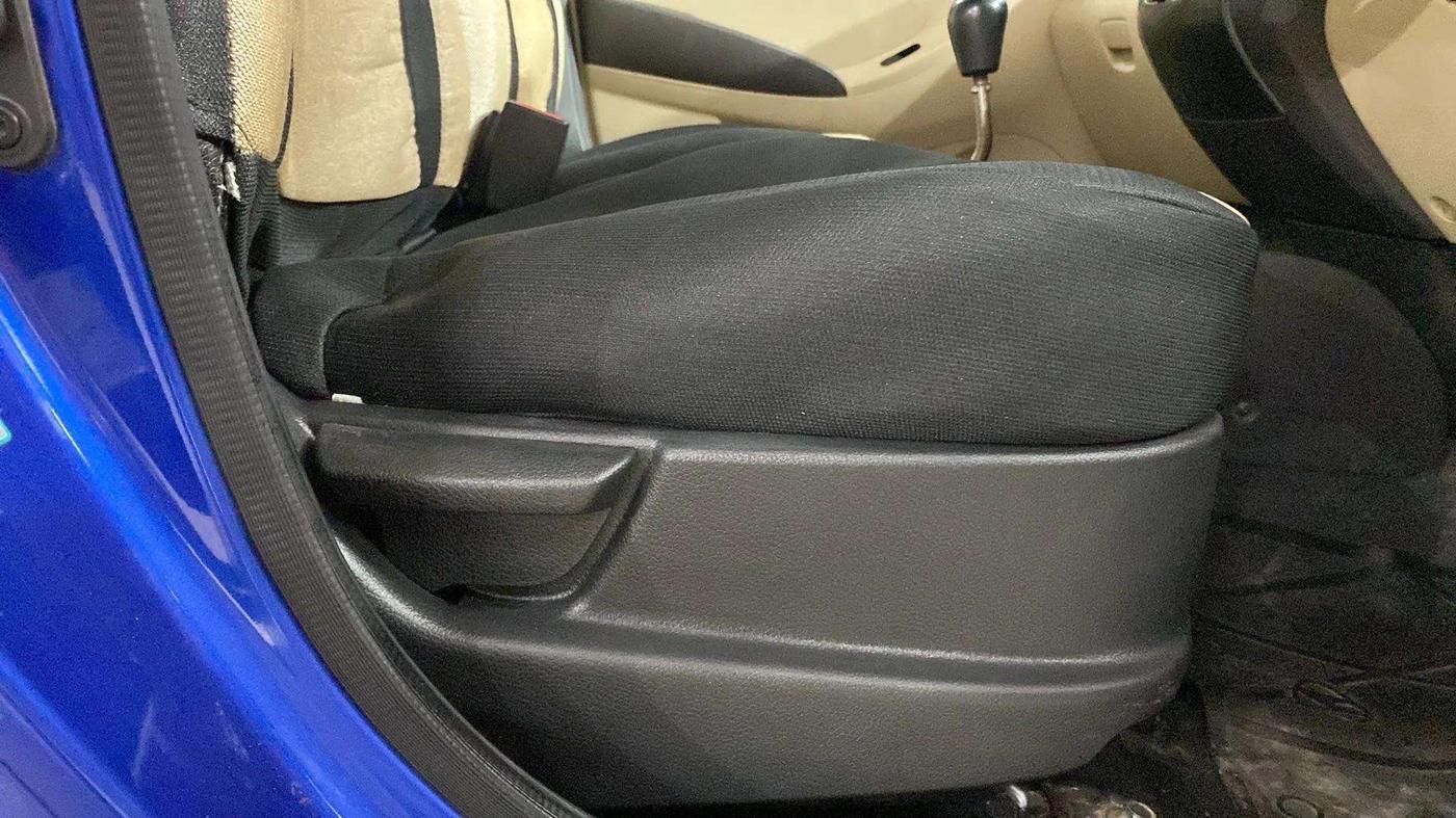 2015 Hyundai Eon SPORTZ, Petrol, Manual, 1,02,274 km, Driver Side Adjustment Panel