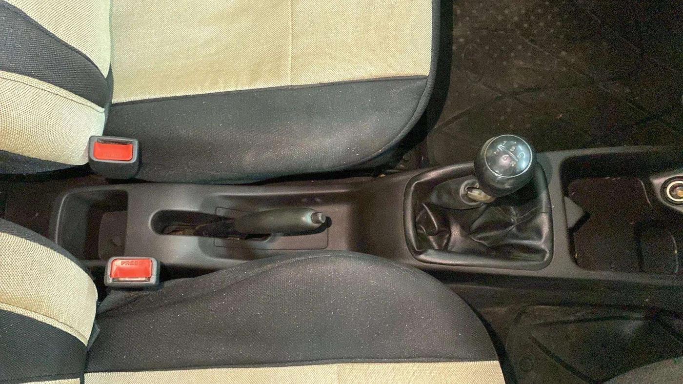2015 Hyundai Eon SPORTZ, Petrol, Manual, 1,02,274 km, Gear Lever