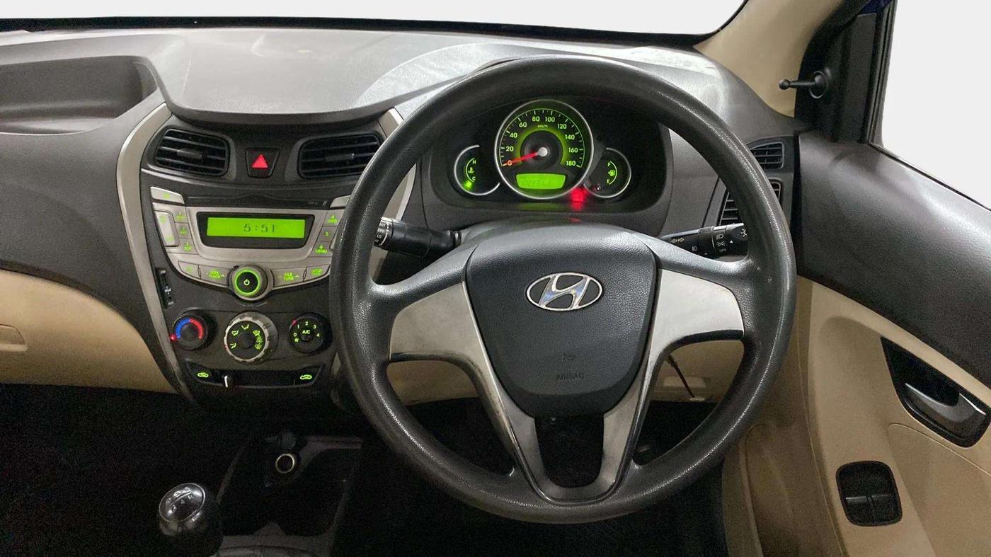 2015 Hyundai Eon SPORTZ, Petrol, Manual, 1,02,274 km, Steering Wheel Close Up