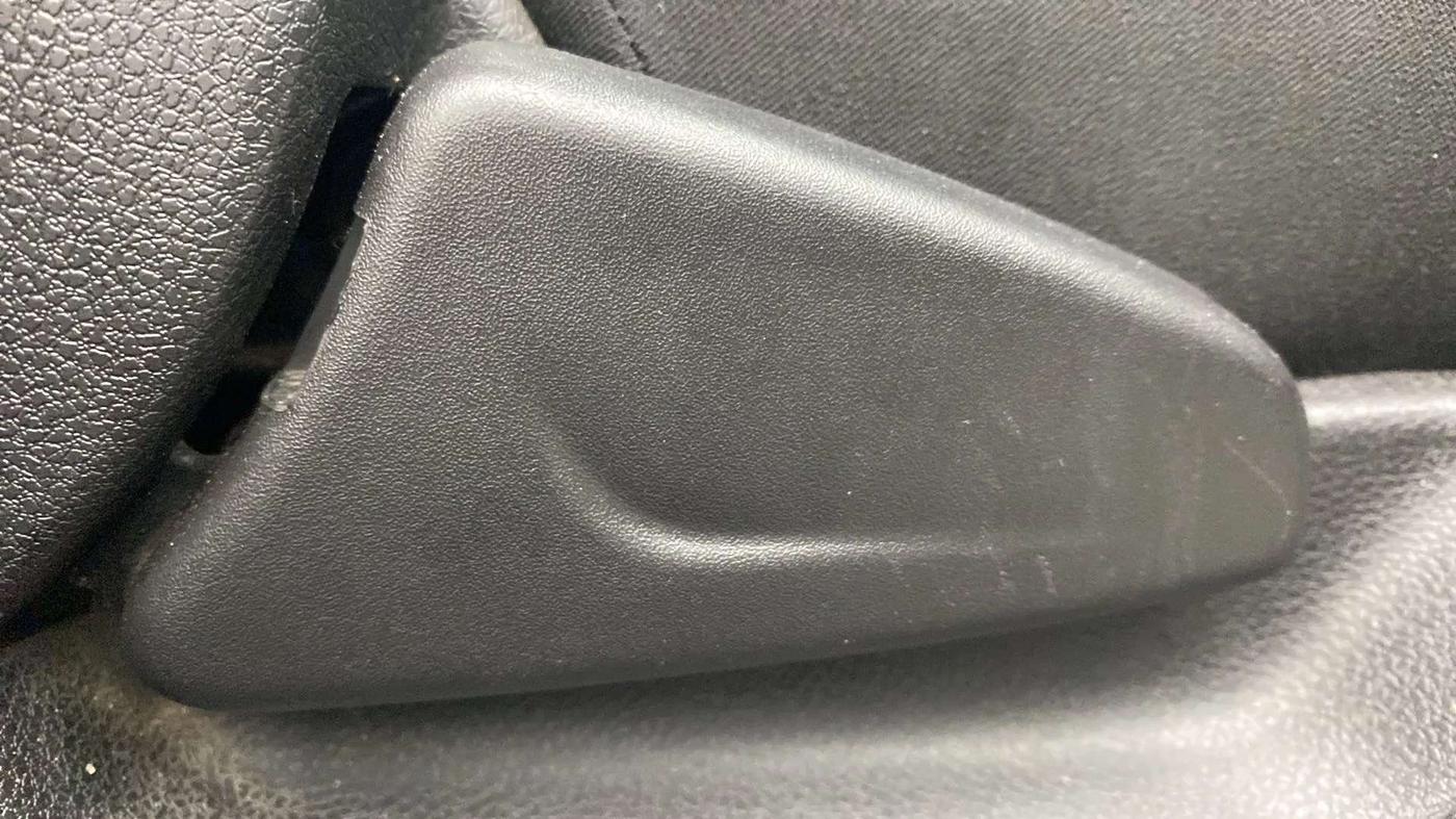 2017 Renault Kwid RXT 0.8, Petrol, Manual, 77,757 km, Driver Side Adjustment Panel