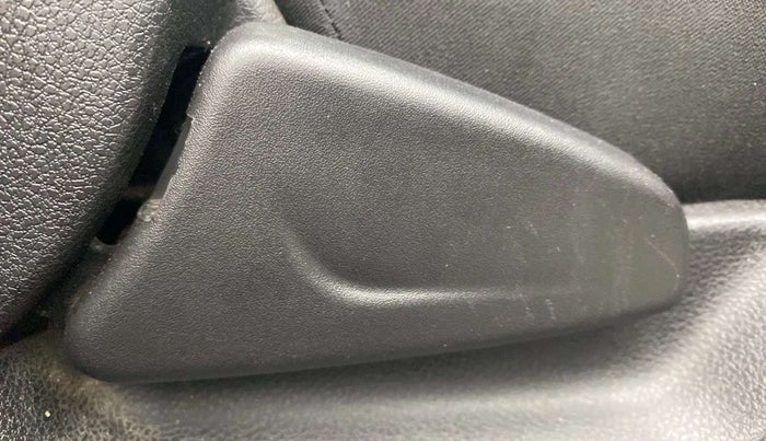 2017 Renault Kwid RXT 0.8, Petrol, Manual, 77,757 km, Driver Side Adjustment Panel