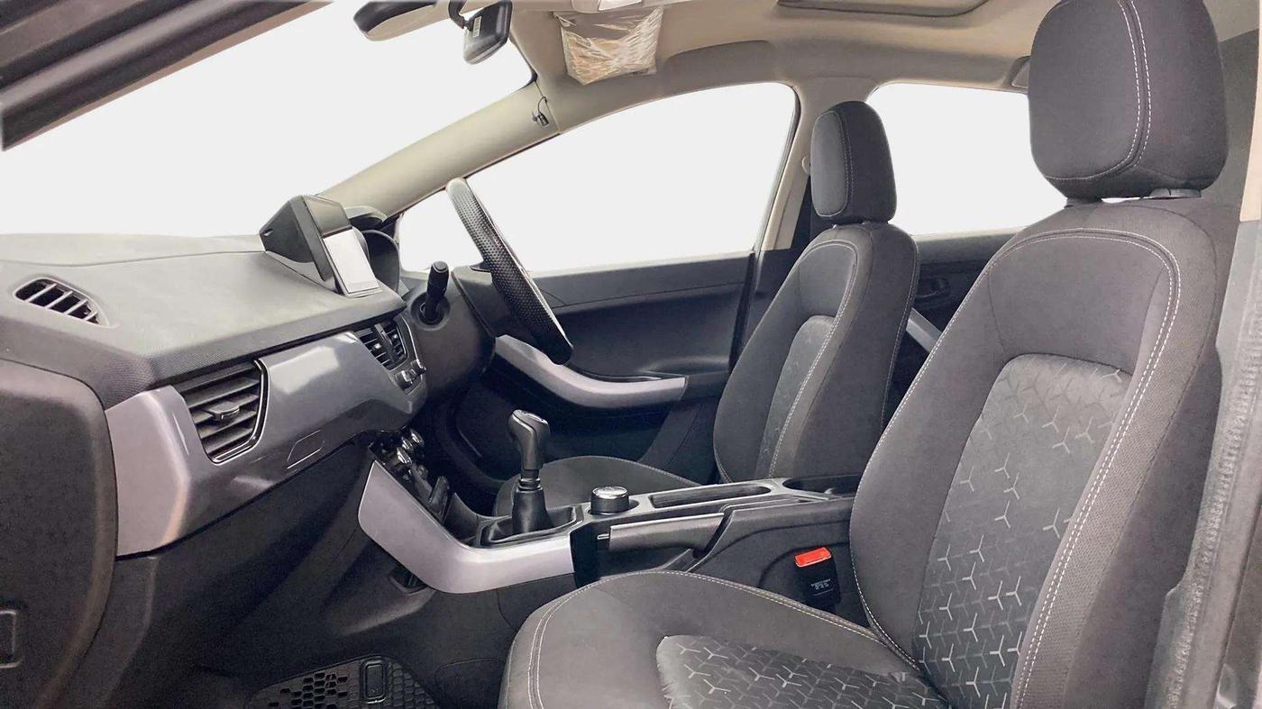 2022 Tata NEXON XM SUNROOF PETROL, Petrol, Manual, 54,545 km, Right Side Front Door Cabin