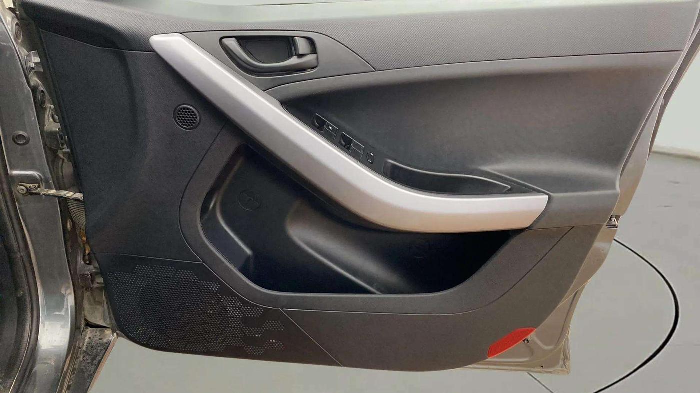 2022 Tata NEXON XM SUNROOF PETROL, Petrol, Manual, 54,545 km, Driver Side Door Panels Control