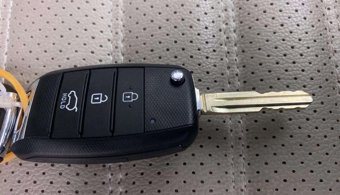 2021 KIA SONET HTK PLUS 1.2, Petrol, Manual, 14,001 km, Key Close Up