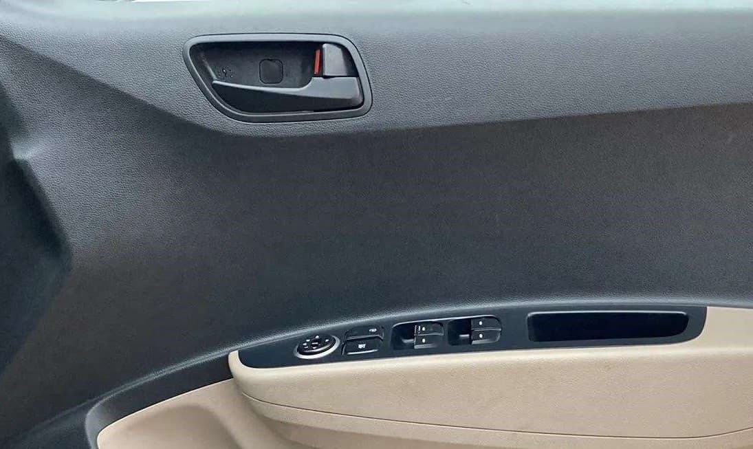 2017 Hyundai Grand i10 MAGNA 1.2 KAPPA VTVT, CNG, Manual, 80,526 km, Driver Side Door Panels Control