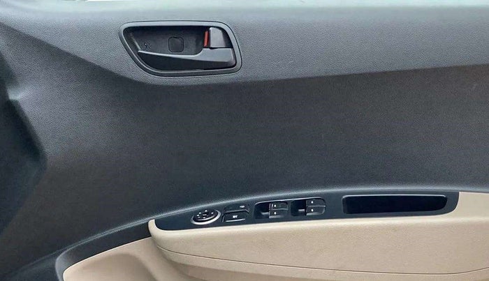 2017 Hyundai Grand i10 MAGNA 1.2 KAPPA VTVT, CNG, Manual, 80,526 km, Driver Side Door Panels Control