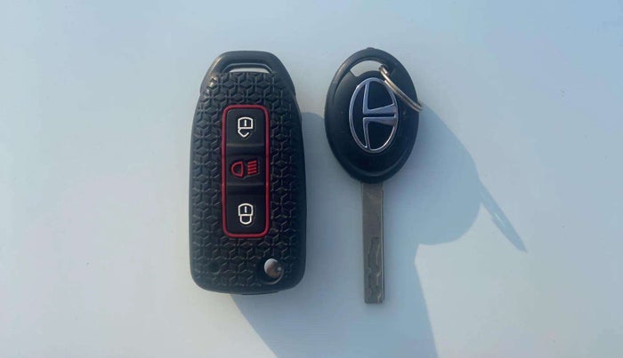2023 Tata NEXON XM PETROL, Petrol, Manual, 8,903 km, Key Close Up