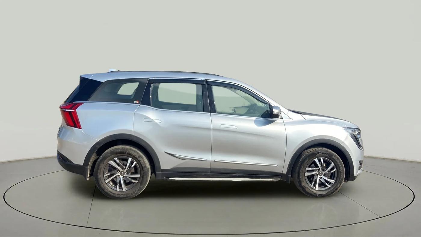2022 Mahindra XUV700 AX 5 D AT 5 STR, Diesel, Automatic, 36,882 km, Right Side View
