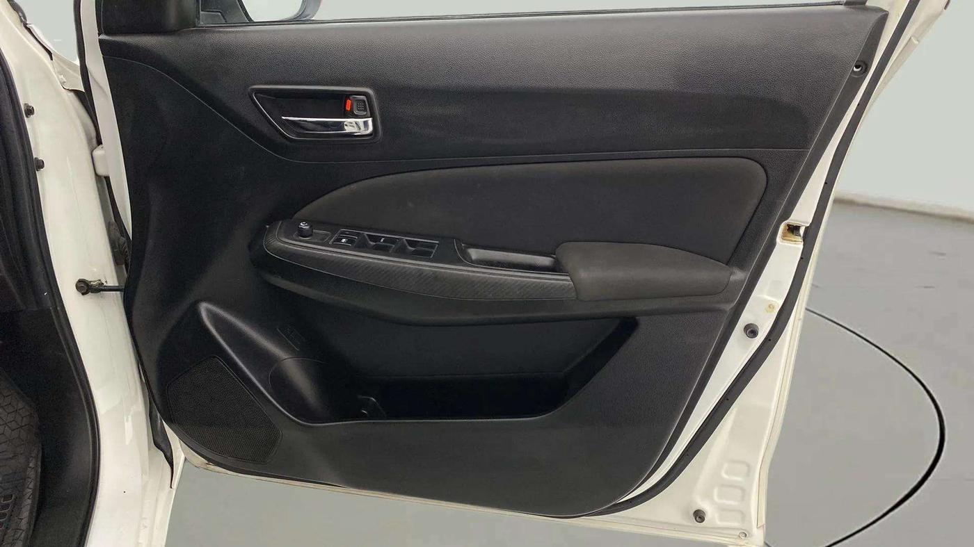 2018 Maruti Swift VXI AMT, Petrol, Automatic, 55,616 km, Driver Side Door Panels Control