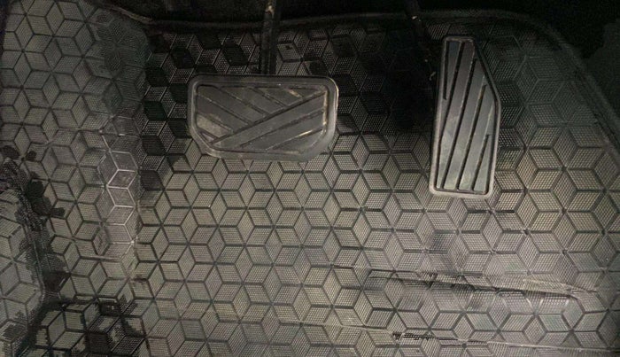 2018 Maruti Swift VXI AMT, Petrol, Automatic, 55,616 km, Pedals