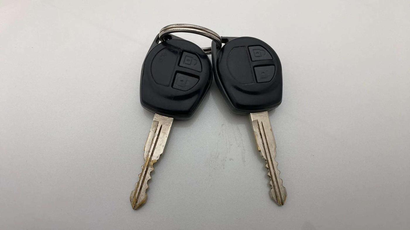 2014 Maruti Swift VXI, Petrol, Manual, 50,781 km, Key Close Up