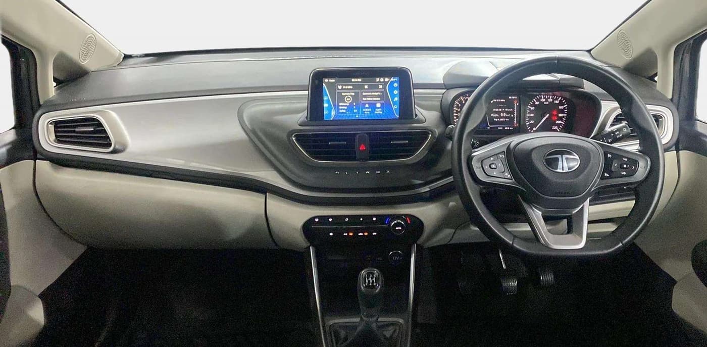 2024 Tata ALTROZ XZ + SUNROOF, Petrol, Manual, 4,892 km, Dashboard