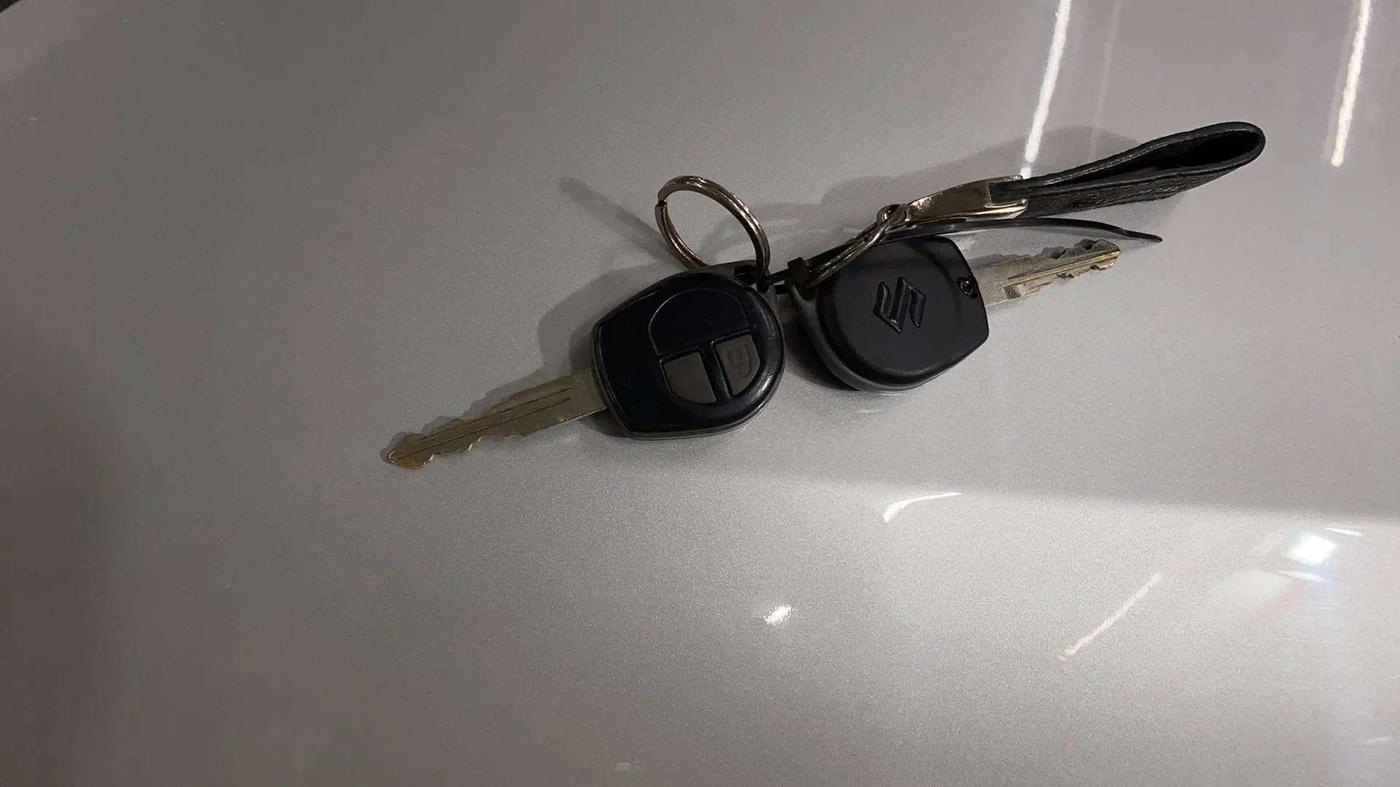 2013 Maruti Swift VXI, Petrol, Manual, 53,590 km, Key Close Up