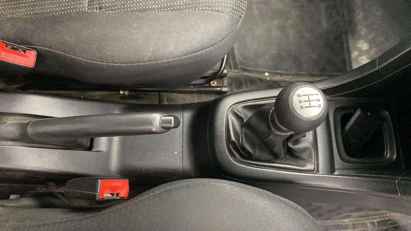 2014 Maruti Swift LXI, Petrol, Manual, 48,376 km, Gear Lever
