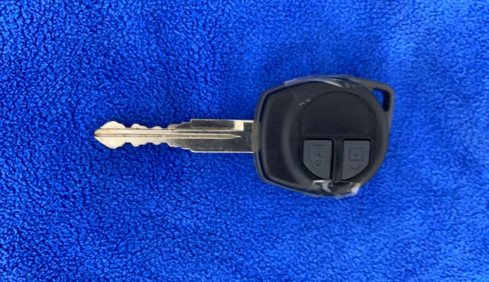2017 Maruti Swift VXI O, Petrol, Manual, 89,502 km, Key Close Up