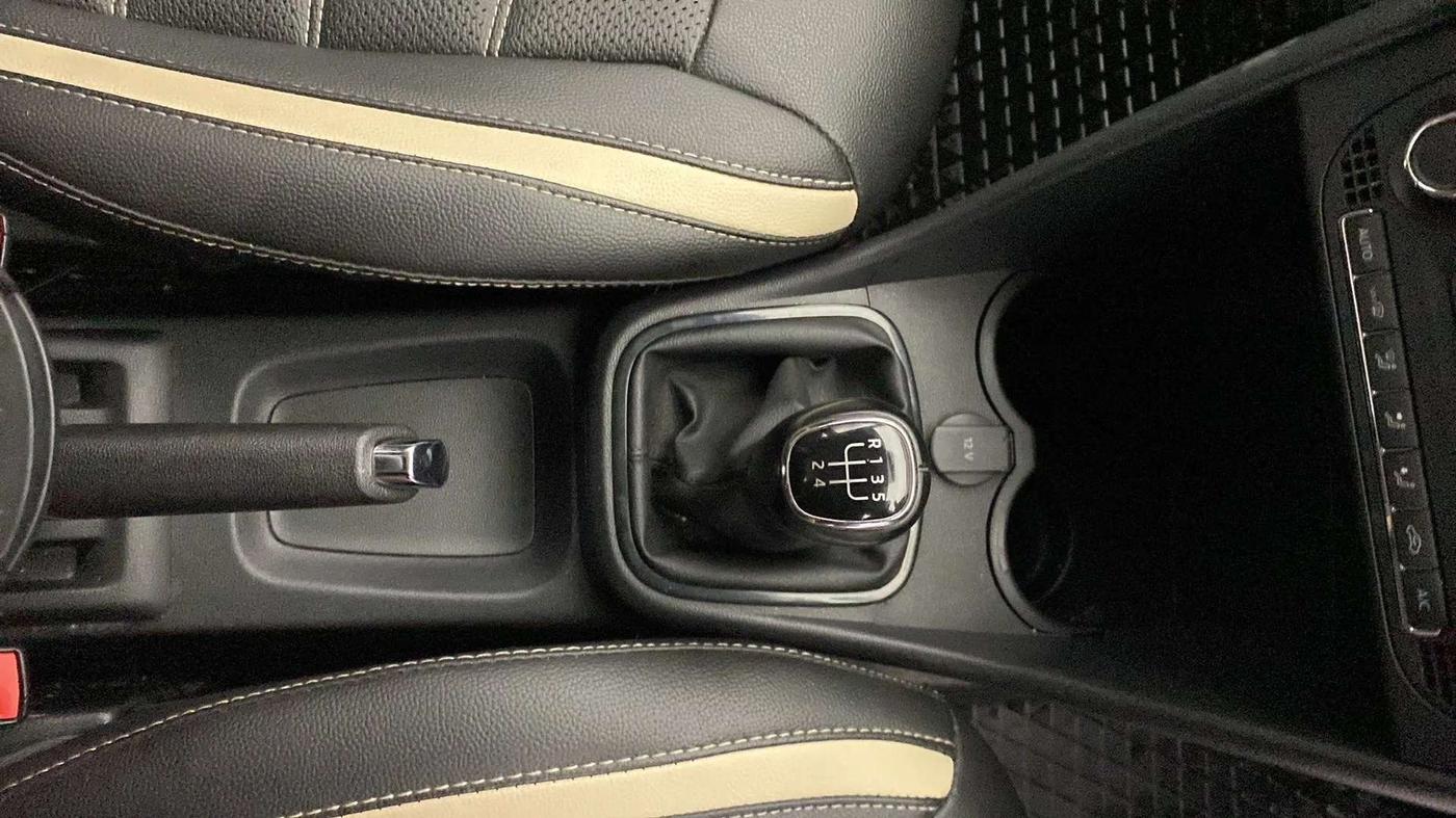 2019 Skoda Rapid AMBITION 1.6 MPI MT, Petrol, Manual, 92,999 km, Gear Lever