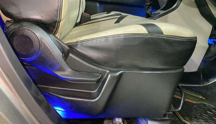 2020 Maruti New Wagon-R LXI CNG (O) 1.0, CNG, Manual, 34,220 km, Driver Side Adjustment Panel