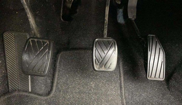 2017 Maruti Baleno DELTA PETROL 1.2, Petrol, Manual, 79,048 km, Pedals