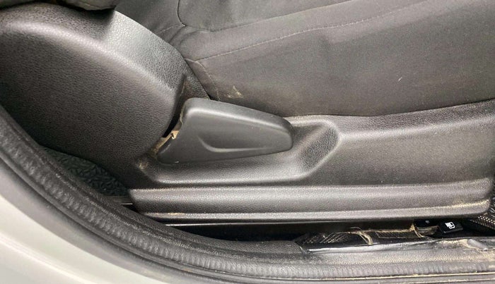 2017 Renault Kwid RXT 0.8, Petrol, Manual, 46,549 km, Driver Side Adjustment Panel