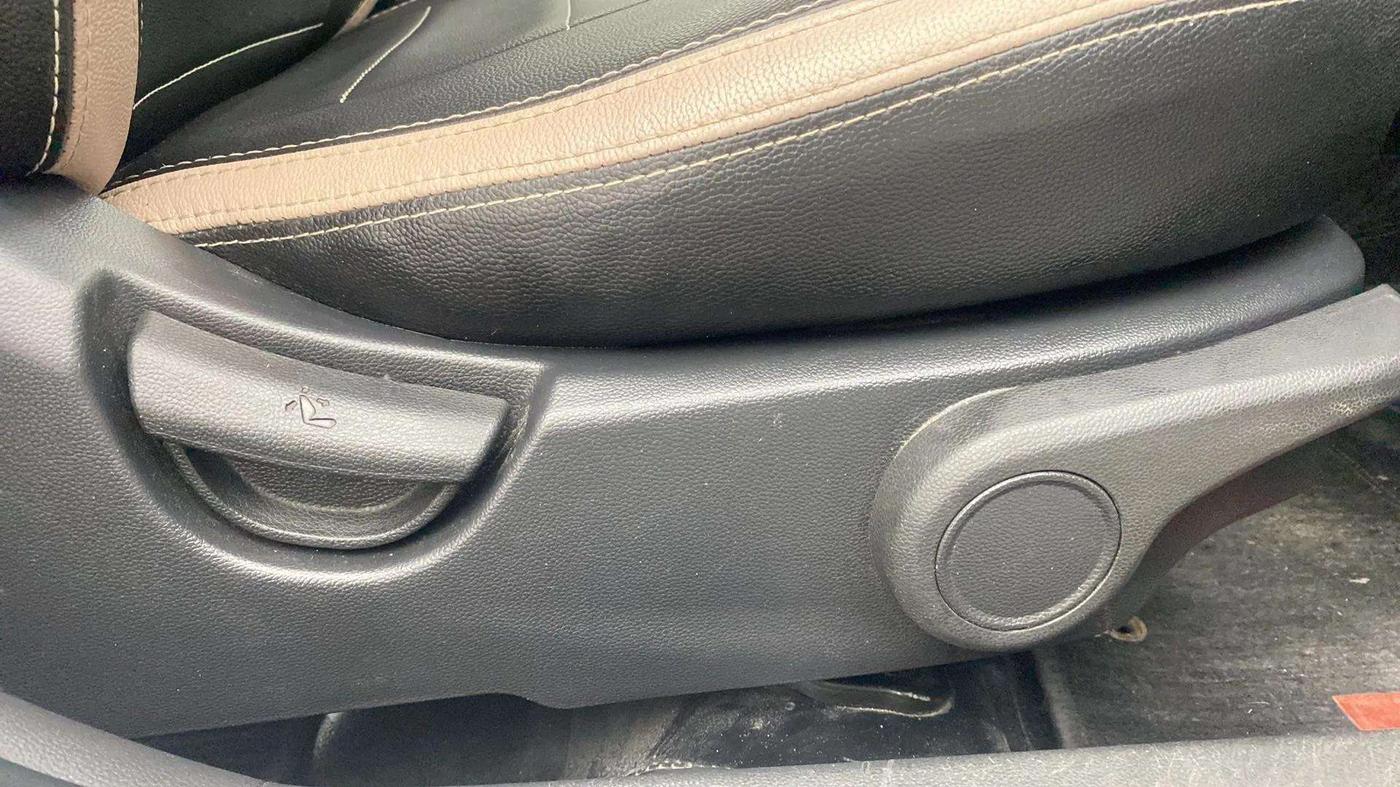 2015 Hyundai Grand i10 ASTA AT 1.2 KAPPA VTVT, Petrol, Automatic, 71,048 km, Driver Side Adjustment Panel