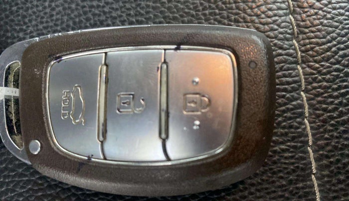 2015 Hyundai Grand i10 ASTA AT 1.2 KAPPA VTVT, Petrol, Automatic, 71,048 km, Key Close Up