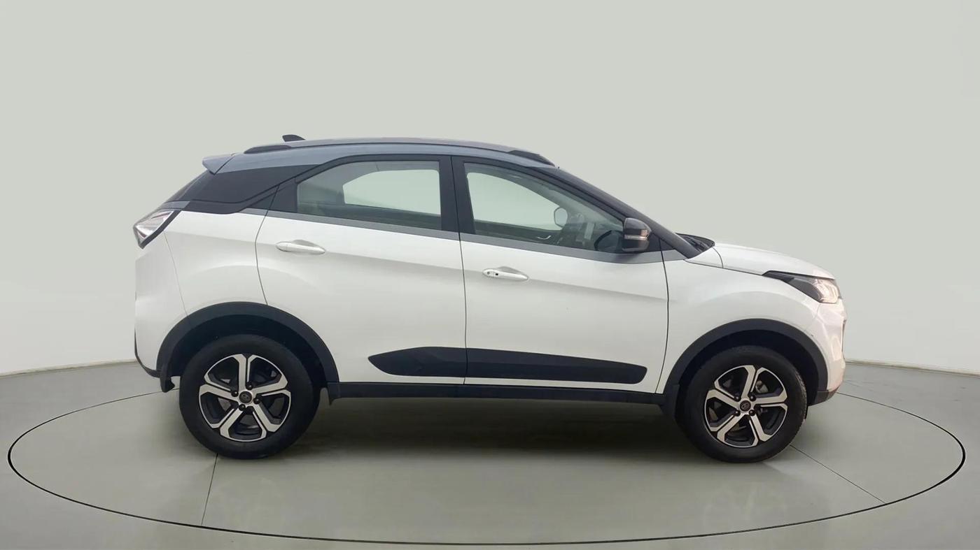 2022 Tata NEXON XZ PLUS SUNROOF PETROL DUAL TONE, Petrol, Manual, 24,244 km, Right Side