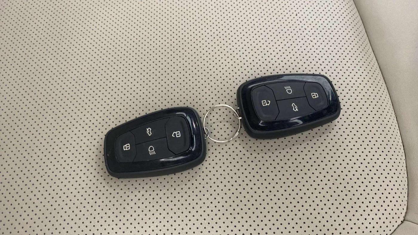 2022 Tata NEXON XZ PLUS SUNROOF PETROL DUAL TONE, Petrol, Manual, 24,244 km, Key Close Up