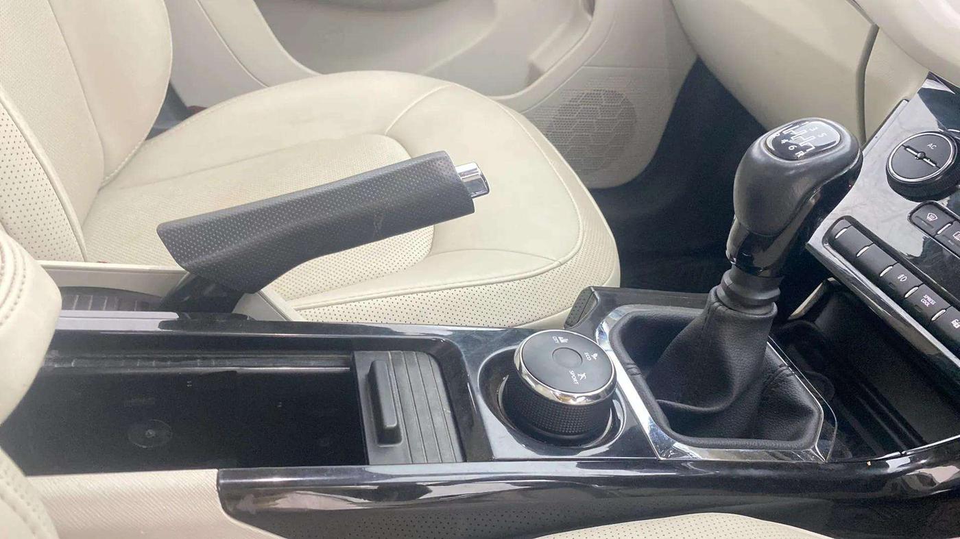 2022 Tata NEXON XZ PLUS SUNROOF PETROL DUAL TONE, Petrol, Manual, 24,244 km, Gear Lever