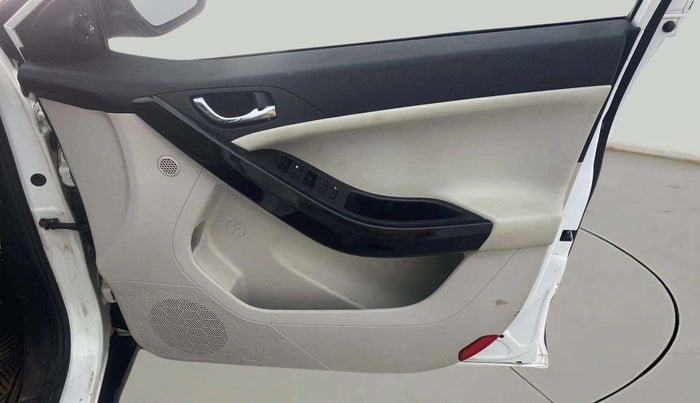 2022 Tata NEXON XZ PLUS SUNROOF PETROL DUAL TONE, Petrol, Manual, 24,244 km, Driver Side Door Panels Control