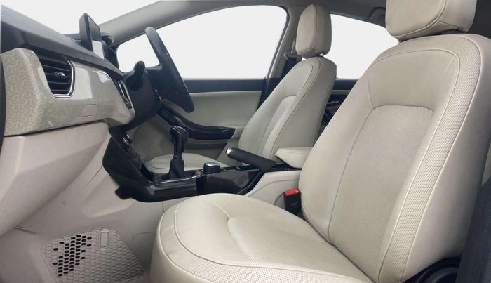 2022 Tata NEXON XZ PLUS SUNROOF PETROL DUAL TONE, Petrol, Manual, 24,244 km, Right Side Front Door Cabin