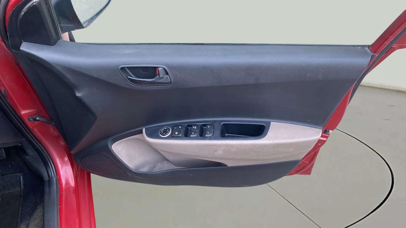 2018 Hyundai Grand i10 MAGNA 1.2 KAPPA VTVT, Petrol, Manual, 29,678 km, Driver Side Door Panels Control