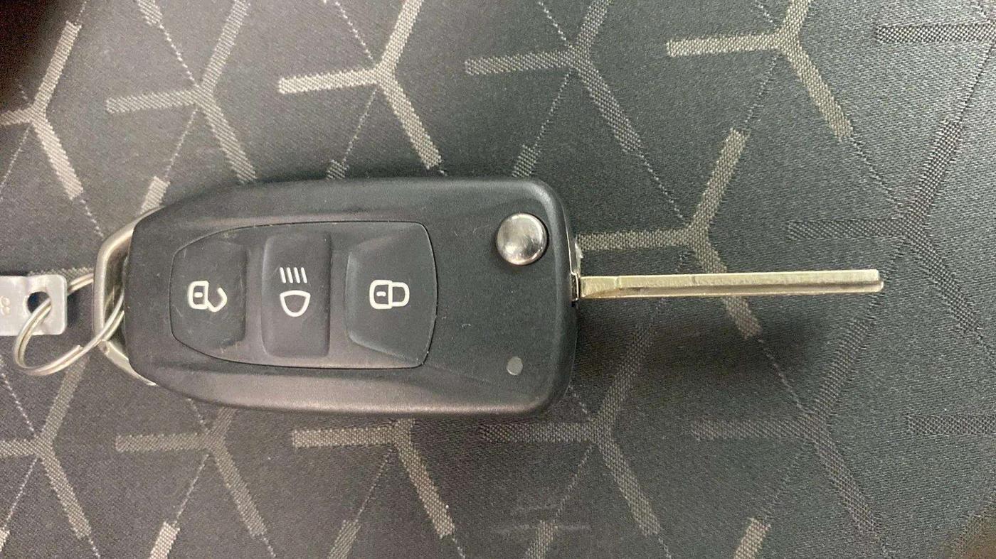 2022 Tata NEXON XM PETROL, Petrol, Manual, 32,231 km, Key Close Up