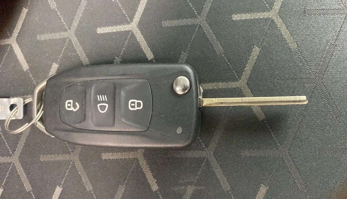 2022 Tata NEXON XM PETROL, Petrol, Manual, 32,231 km, Key Close Up