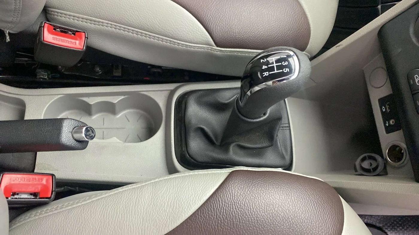 2018 Tata Tiago XZ PETROL, Petrol, Manual, 21,056 km, Gear Lever