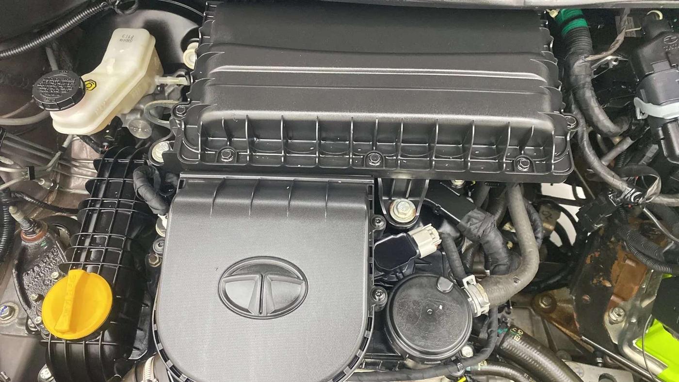 2018 Tata Tiago XZ PETROL, Petrol, Manual, 21,056 km, Open Bonet