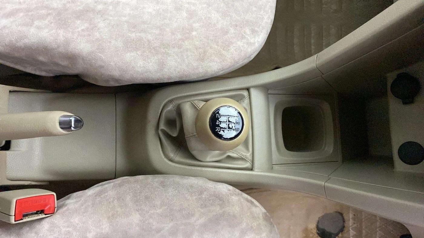 2014 Maruti Swift Dzire VXI, Petrol, Manual, 87,597 km, Gear Lever