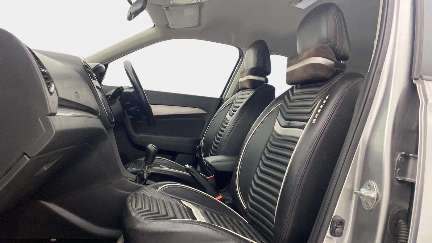2017 Maruti Vitara Brezza ZDI PLUS, Diesel, Manual, 75,958 km, Right Side Front Door Cabin